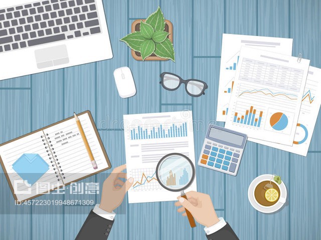 審計概念。商人審計師檢查評估財務文件。人的手用放大鏡高于圖形Auditing concepts. Businessman auditor inspects assessing financial documents. Man`s hands with magnifying glass above graphics